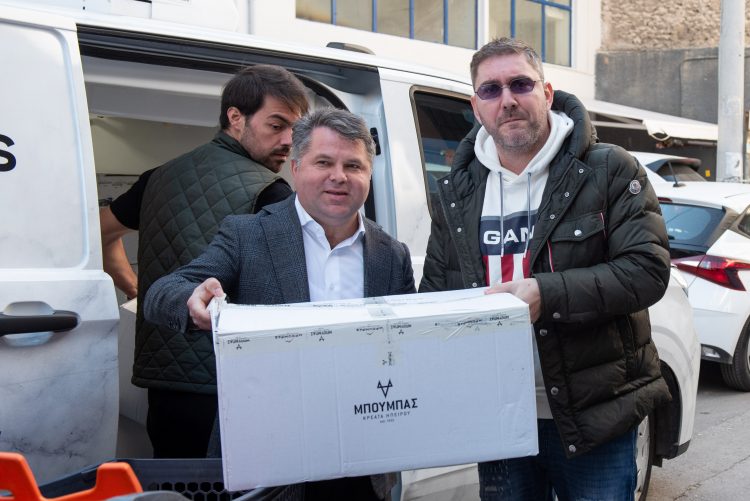 Στην ταβέρνα «Κρητικός» στο Κερατσίνι, ο cpt Γιώργος Βάλλης και η ΠΕΠΙΕΘ μοιράζουν αγάπη και ελπίδα σε 350 οικογένειες που έχουν ανάγκη από ζεστασιά, θαλπωρή και αλληλεγγύη