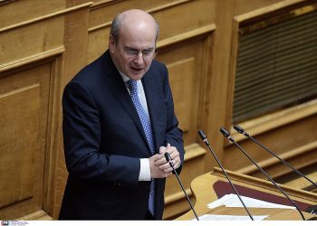 Κωστής Χατζηδάκης: «Την Κυριακή οι ανακοινώσεις για τις τραπεζικές προμήθειες»