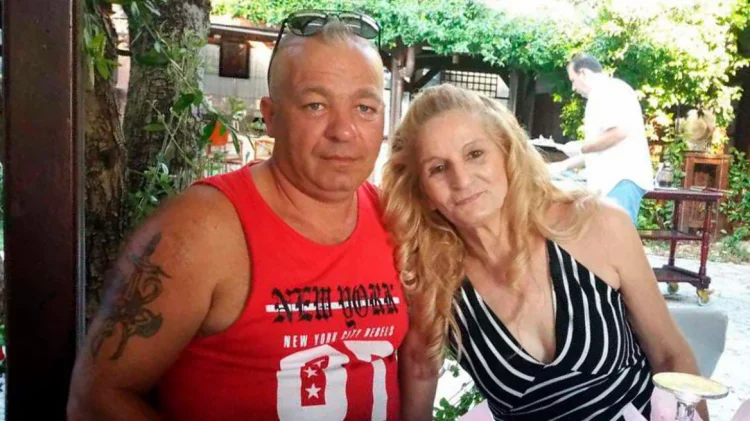 Γυναικοκτονία στη Θεσσαλονίκη: 46χρονος σκότωσε την 60χρονη σύζυγό του και τραυμάτισε με μαχαίρι τον 29χρονο γιο της