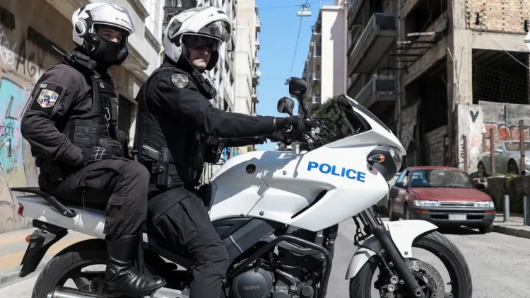 Ανώτερος υπάλληλος της ΑΑΔΕ σε κύκλωμα παράνομων επιστροφών ΦΠΑ – 12 συλλήψεις