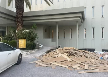 Σε κλίμα βαθιάς οδύνης η κηδεία του 52χρονου στην Καλαμάτα – «Πού σε πηγαίνουν, παιδί μου;»