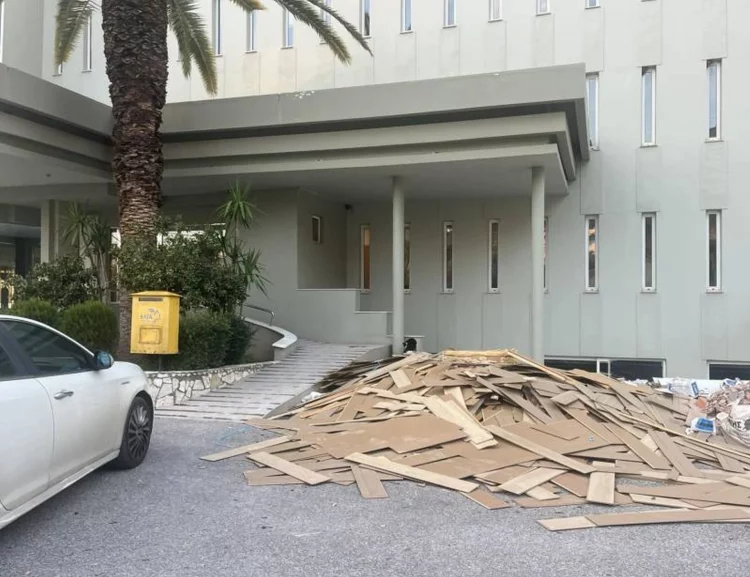 Σε κλίμα βαθιάς οδύνης η κηδεία του 52χρονου στην Καλαμάτα – «Πού σε πηγαίνουν, παιδί μου;»