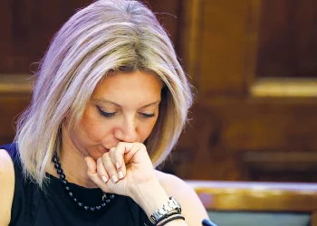 Καρυστιανού ξανά στη Βουλή για τα Τέμπη: «Η κυβέρνηση που ευθύνεται για το έγκλημα πρωταγωνιστεί στη συγκάλυψη»