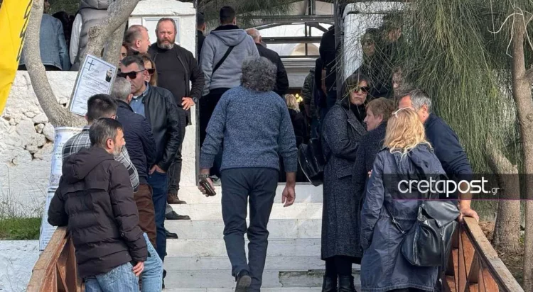 Σπάραξε η μάνα της 36χρονης Ράνιας στην κηδεία: «Δολοφόνε, πάει το παιδί μου!»