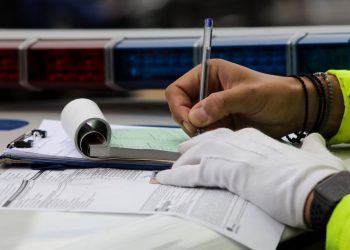 Νέος ΚΟΚ: Μειώνεται το όριο ταχύτητας από 50 σε 30 χλμ. εντός του αστικού ιστού – Αυστηρές ποινές για τη ΛΕΑ