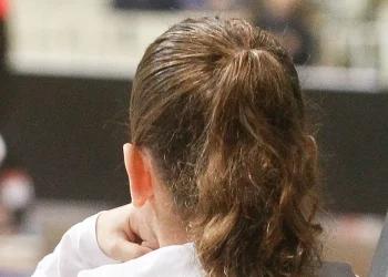 30χρονος πατέρας απείλησε με μαχαίρι, χτύπησε και έκαψε με τσιγάρο την 12χρονη κόρη του!