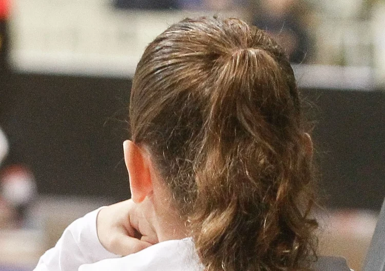 30χρονος πατέρας απείλησε με μαχαίρι, χτύπησε και έκαψε με τσιγάρο την 12χρονη κόρη του!