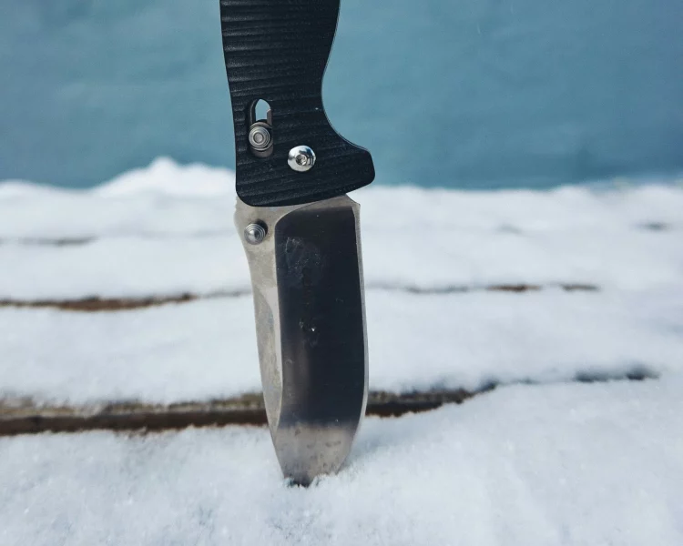 Μαζί του είχε το μαχαίρι ο 14χρονος που επιτέθηκε σε 64χρονο – Η 16χρονη κόρη του τον παράτησε αιμόφυρτο!