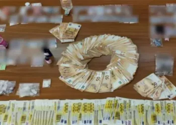 Δέκα συλλήψεις, οι τρεις αστυνομικοί, για πάρτι με ναρκωτικά – Γνωστή dj η διοργανώτρια (Video)