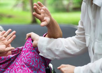 Βόλος: Απείλησε να καρφώσει με πιρούνι την μητέρα του – «Θα σε καθαρίσω»