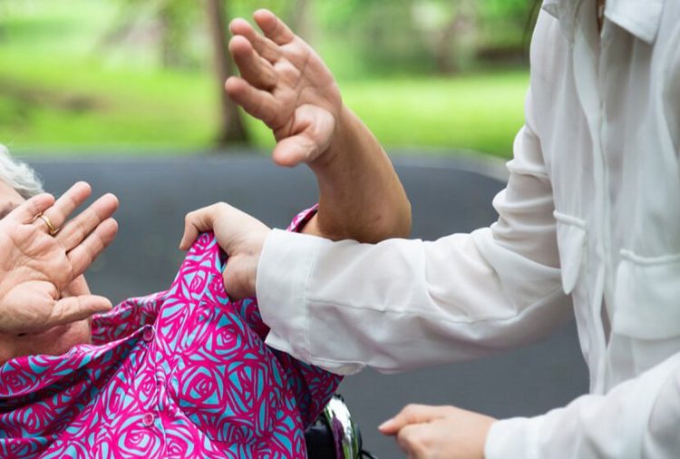 Βόλος: Απείλησε να καρφώσει με πιρούνι την μητέρα του – «Θα σε καθαρίσω»