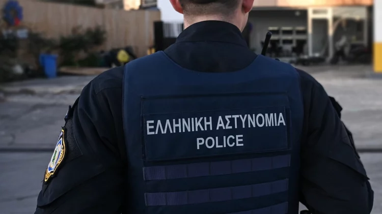 Σύζυγος αστυνομικού Βουλής: «Δεν έκανα μήνυση στον γιο μου, τον κατήγγειλα για να μη γίνει συνένοχος»