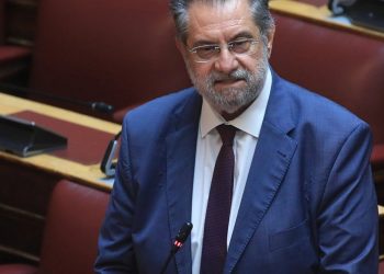 Βουλευτής του ΣΥΡΙΖΑ μιλούσε μέσω τηλεδιάσκεψης σε συνεδρίαση Επιτροπής ενώ οδηγούσε – ΒΙΝΤΕΟ