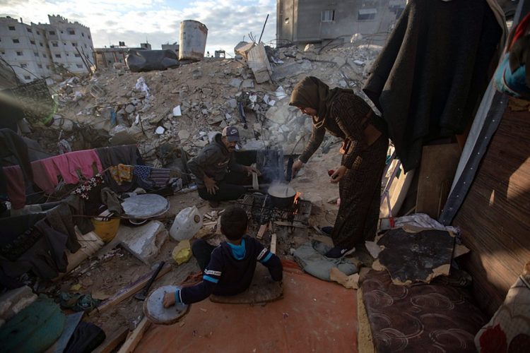 Γάζα: Αντιμέτωπες με μεγάλα εμπόδια αναμένουν να έρθουν οι ανθρωπιστικές οργανώσεις που θα προσφέρουν βοήθεια στους Παλαιστινίους