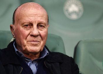 Μίμης Δομάζος: Σε κρίσιμη κατάσταση η υγεία του – Το ιατρικό ανακοινωθέν