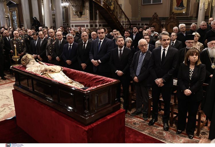 Αναστάσιος: Σε λαϊκό προσκύνημα το σκήνωμα του μεγάλου ιεράρχη