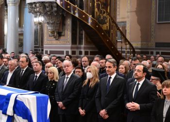 Από τον Σημίτη στον Μητσοτάκη: Η Κληρονομιά της Διαπλοκής στη Σύγχρονη Πολιτική