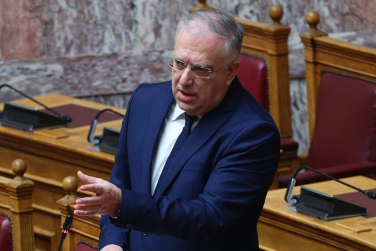 Ασφάλιστρα υγείας: Η κυβέρνηση πετά στην… πυρά τον δείκτη που καθιέρωσε ο Αδωνις Γεωργιάδης