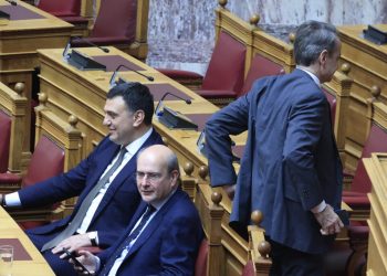 Προεδρία της Δημοκρατίας: Η… παρακάμερα της πρώτης ψηφοφορίας – «Άντε μην πω καμία κουβέντα» είπε ο Κακλαμάνης