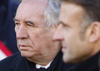 Γαλλία: Οδεύει σε κραχ και δεν κάνει όσα πρέπει για να το αποφύγει – Καμπανάκι από γάλλο οικονομολόγο