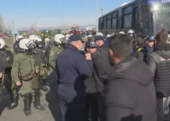 Eπεισόδια αγροτών – ΜΑΤ στην Καρδίτσα: «Δεν μπορεί να δρα αυτόνομα ο κάθε ΜΑΤατζής» (Video)