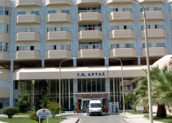 Άρτα: 41χρονη έπεσε από τον 4ο όροφο του Νοσοκομείου