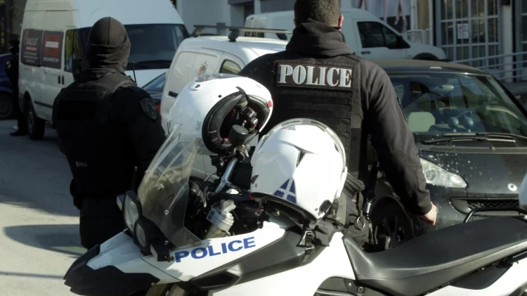 Δεκαννέα συλλήψεις για «προστασία» σε οίκους ανοχής και λέσχες – Τέσσερις αστυνομικοί ανάμεσα στους κατηγορούμενους