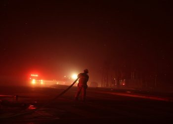 Πύρινη λαίλαπα στο Λος Άντζελες: Δύο νεκροί και δεκάδες τραυματίες