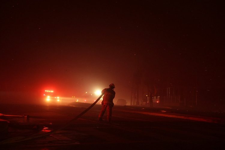 Πύρινη λαίλαπα στο Λος Άντζελες: Δύο νεκροί και δεκάδες τραυματίες
