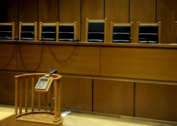 Θεσσαλονίκη: Γυναίκα φιλοξένησε τον Αφρικανό εραστή της, αλλά αυτός έκανε «κατάληψη» και απειλούσε να τη σκοτώσει