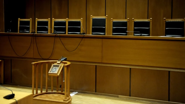 Θεσσαλονίκη: Γυναίκα φιλοξένησε τον Αφρικανό εραστή της, αλλά αυτός έκανε «κατάληψη» και απειλούσε να τη σκοτώσει