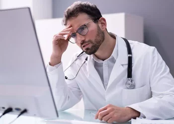 Ηλεκτρονική συνταγογράφηση: Επεσε η νέα πλατφόρμα – Τι καταγγέλλουν οι γιατροί