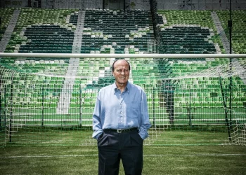 Μίμης Δομάζος: Πέθανε ο «στρατηγός» στα 83 – Από τις αλάνες των Αμπελοκήπων, στον Παναθηναϊκό και το Γουέμπλεϊ