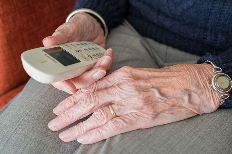 Θεσσαλονίκη: Δύο σπείρες σε Σέρρες και Βέροια εξαπάτησαν τέσσερις γυναίκες κι έναν ηλικιωμένο αποσπώντας τους μεγάλα χρηματικά ποσά