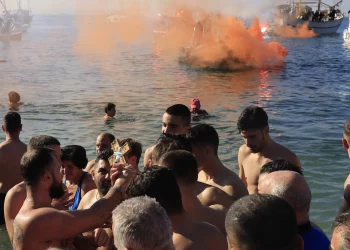 Θεοφάνια: Με λαμπρότητα σε όλη την χώρα τελέστηκε ο Αγιασμός των Υδάτων