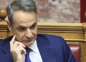 Handelsblatt: «Κατά 23,7% χαμηλότερο το εισόδημα των Ελλήνων – Καταρρέει ο Μητσοτάκης»