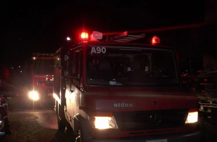 Στις φλόγες το εργοστάσιο της αρτοβιομηχανίας «Καραμολέγκος» στο Κορωπί!