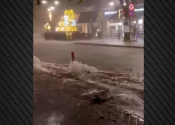 Ρόδος: Προβλήματα από τις ισχυρές βροχοπτώσεις – Ποτάμια οι δρόμοι, εστάλη μήνυμα του 112