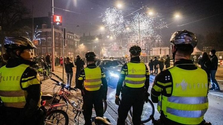 Ολλανδία: Επεισόδια και συλλήψεις αμαύρωσαν τους εορτασμούς της παραμονής Πρωτοχρονιάς