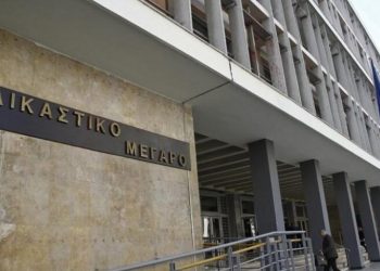 Θεσσαλονίκη: Ένοχος οδηγός ΙX για επεισόδιο με οδηγό ταξί στη μέση του δρόμου