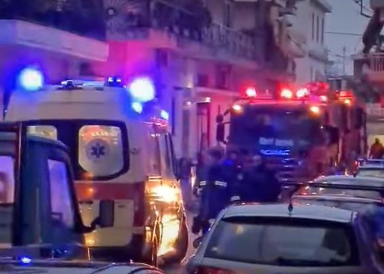 Φωτιά σε διαμέρισμα στην Πάτρα – Ένα άτομο στο νοσοκομείο