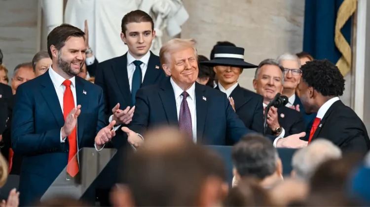 Ντόναλντ Τραμπ: Τα τρία επίπεδα της πρώτης ομιλίας του προέδρου – Πού εστίασε και γιατί