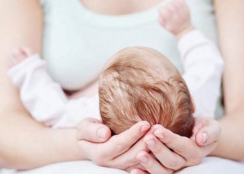 Εμπόριο βρεφών στα Χανιά: Καθηγητής ιατρικής και γιατρός του ΠΑΓΝΗ στο επίκεντρο της έρευνας