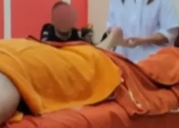 Καθηγητής έβαλε μαθητές να του κάνουν μασάζ σε ΕΠΑΛ της Εύβοιας ενώ ήταν ημίγυμνος σε ειδικό κρεβάτι