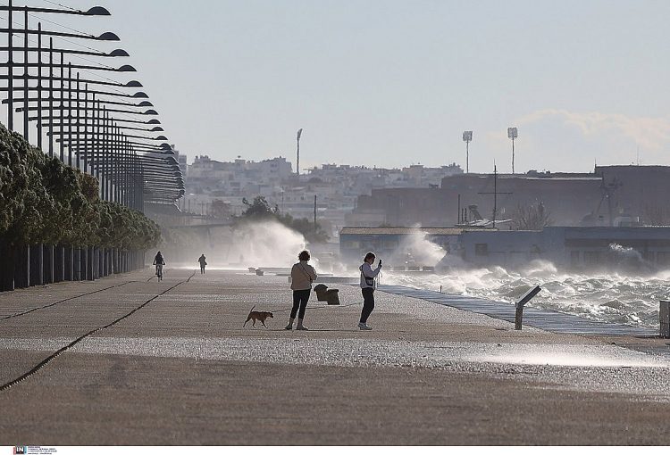 Καιρός: Ισχυρός αντικυκλώνας φέρνει χαμηλές θερμοκρασίες – Μέχρι πότε θα διαρκέσουν