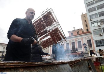 Τσικνοπέμπτη 2025: Πήραν «φωτιά» οι ψησταριές σε Αττική και επαρχία