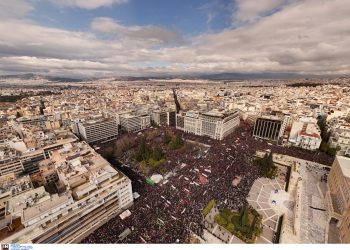 Τέμπη: Εντυπωσιακές πανοραμικές εικόνες από τη μεγάλη συγκέντρωση στην Αθήνα