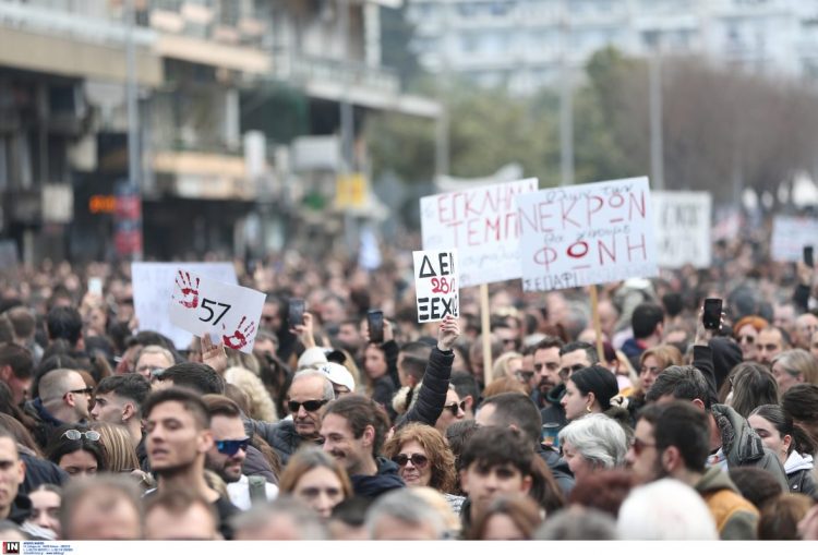 Θεσσαλονίκη: Εικόνες και βίντεο από το μεγαλειώδες συλλαλητήριο για τα Τέμπη