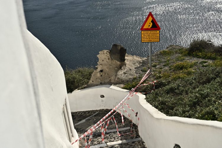 Καμπανάκι Λέκκα για κατολισθήσεις στη Σαντορίνη – Οι 5 περιοχές που κινδυνεύουν (Video)
