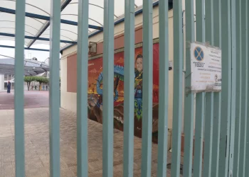 Επίθεση 15χρονου με στυλό σε συμμαθήτριά του: Πειθαρχική δίωξη στον διευθυντή του σχολείου